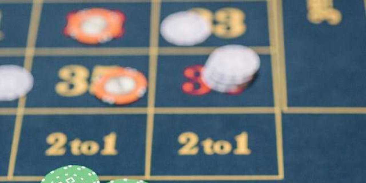 Strategiile de marketing ale cazinourilor online în 2025: Cum influențează comportamentul consumatorilor pe platformele 